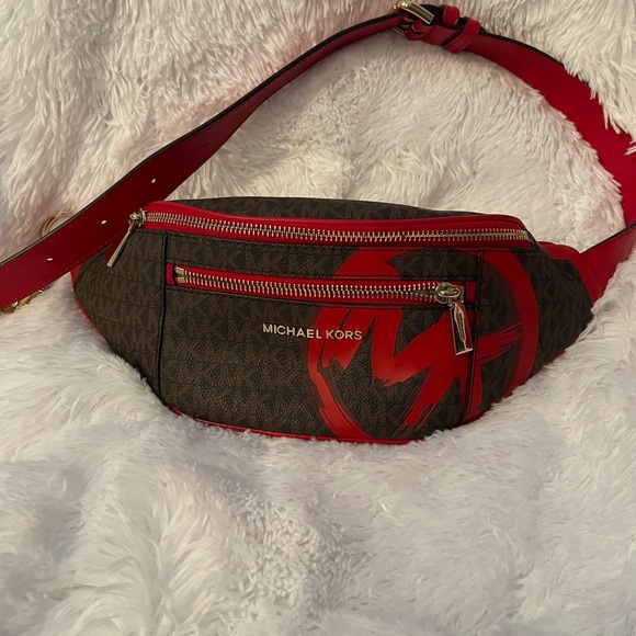 Michael Kors Crossbody Fanny Pack - Picture 3 of 10